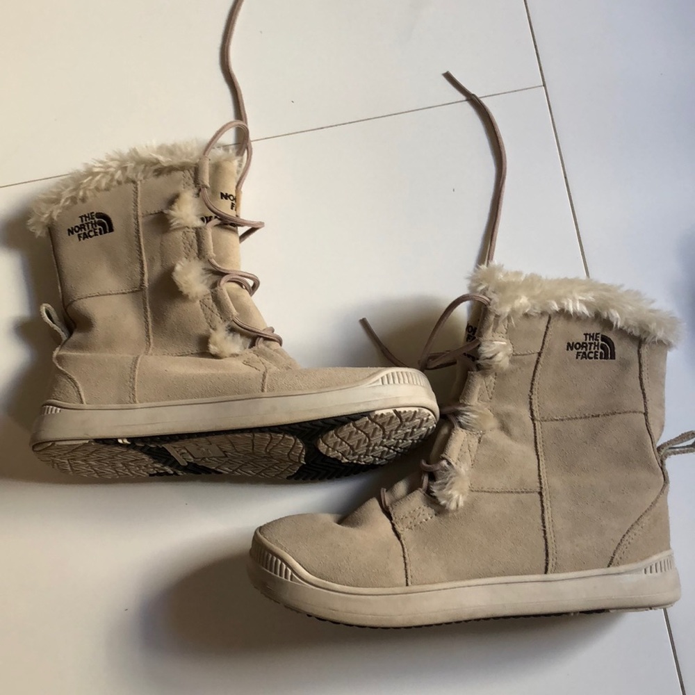 North Face girls big kid size 5 boots